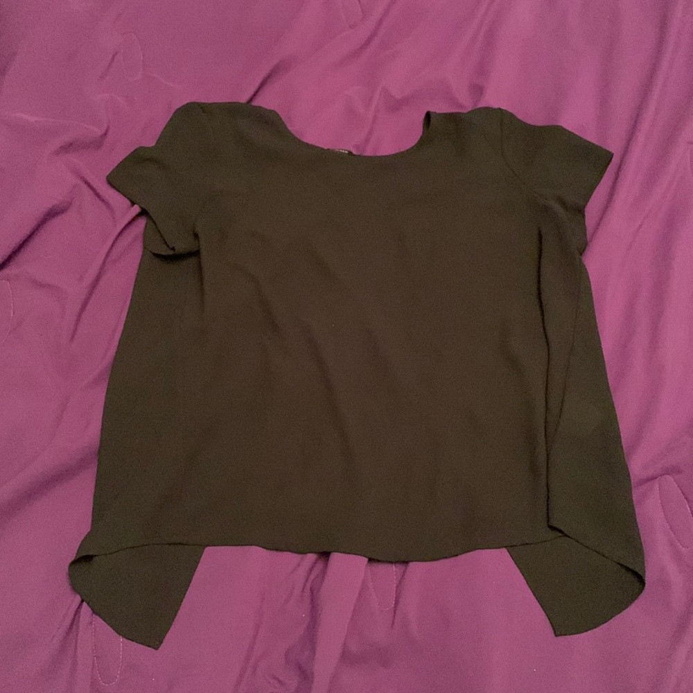Forever 21 open back tee size S